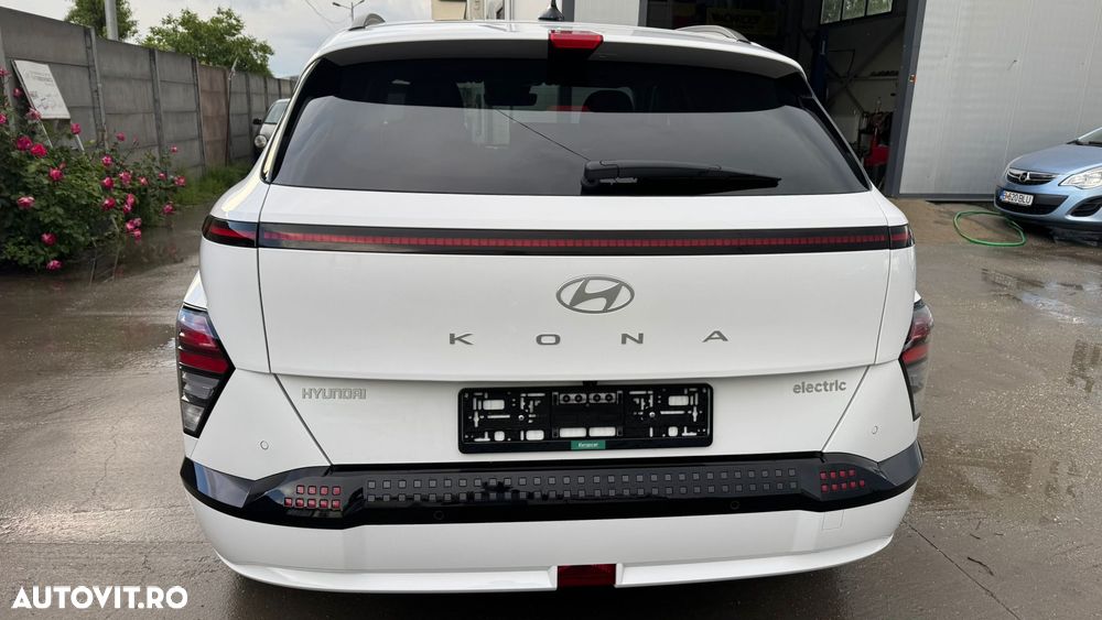 Hyundai KONA - 12