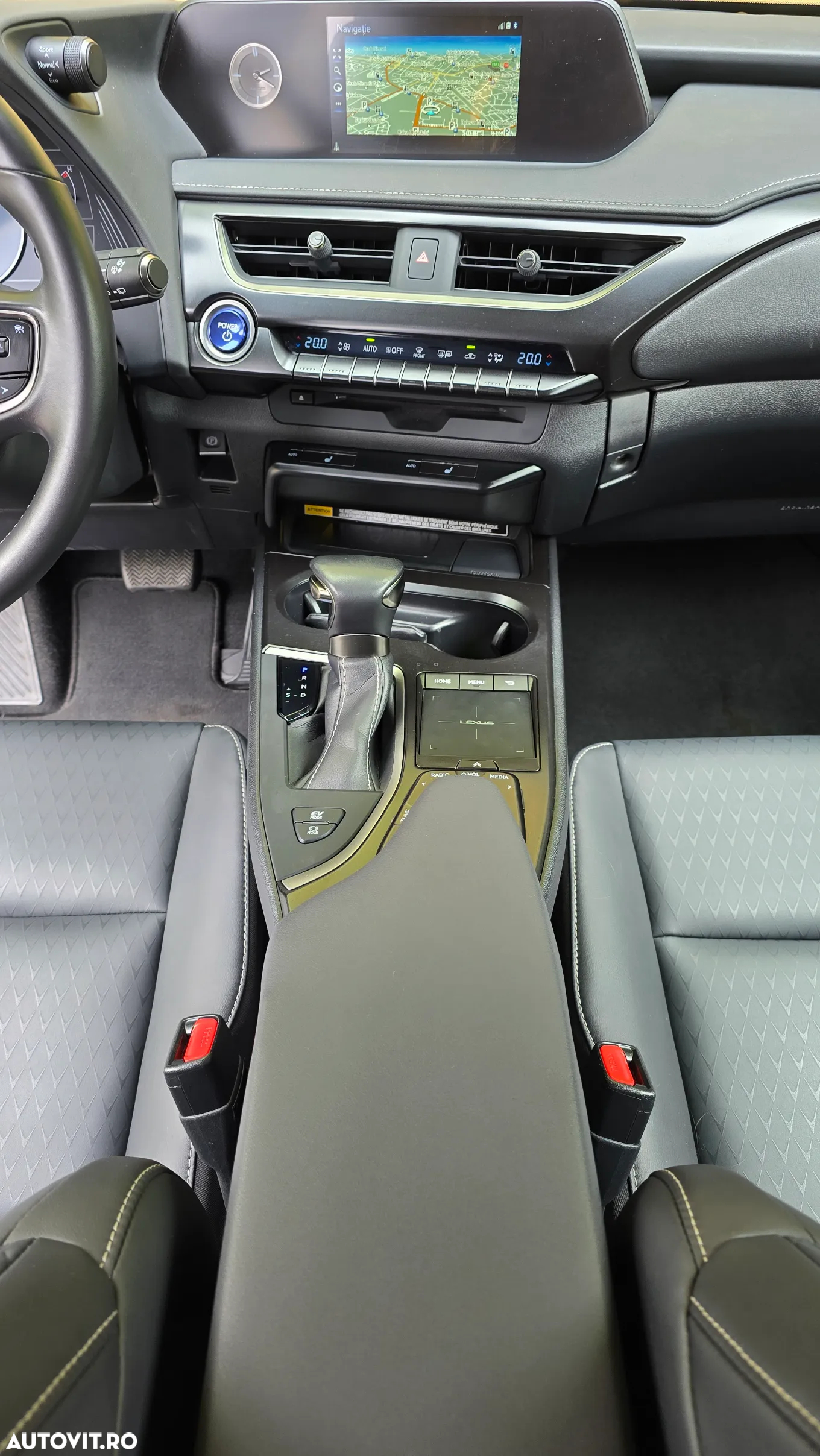 Lexus UX 250h FWD Executive - 17