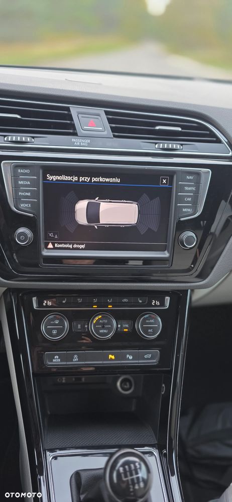 Volkswagen Touran 2.0 TDI SCR Highline - 16