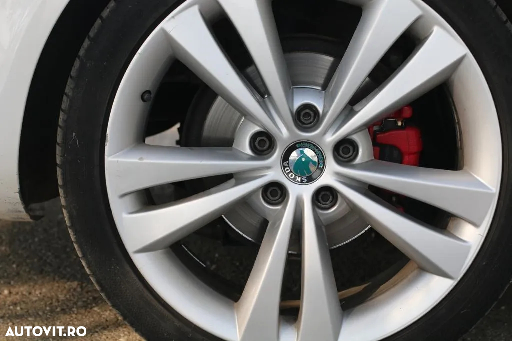 Skoda Octavia 2.0 TDI CR DPF DSG RS - 21