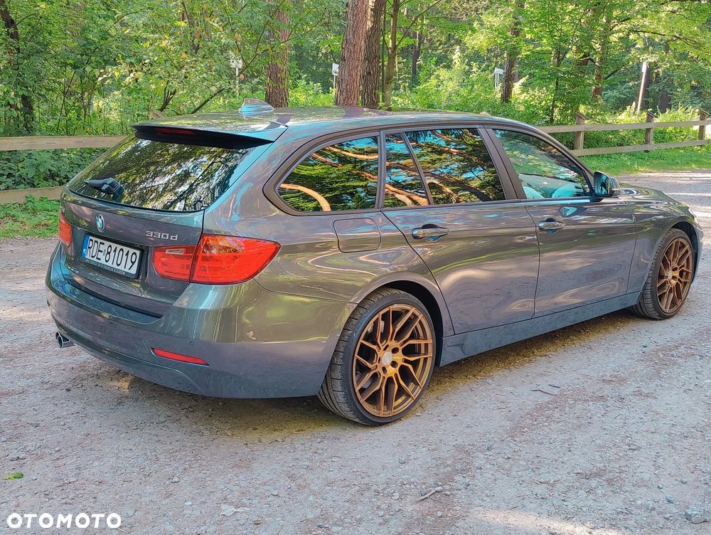 BMW Seria 3 330d xDrive Modern Line - 7