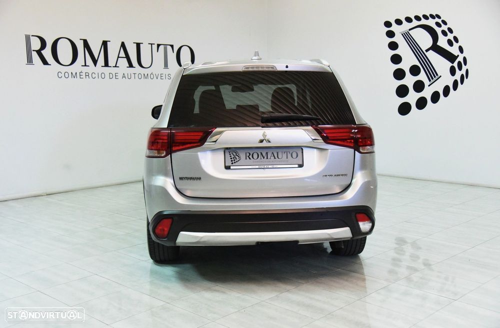 Mitsubishi Outlander 2.2 DI-D Intense - 8
