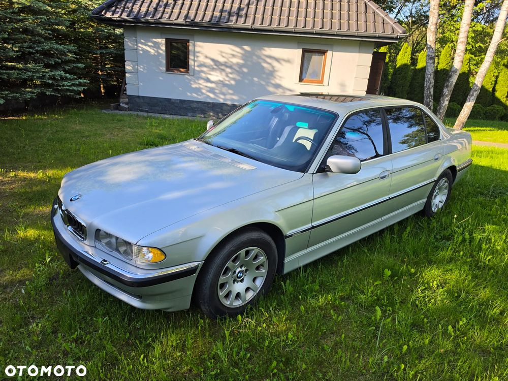 BMW Seria 7 740iL - 3