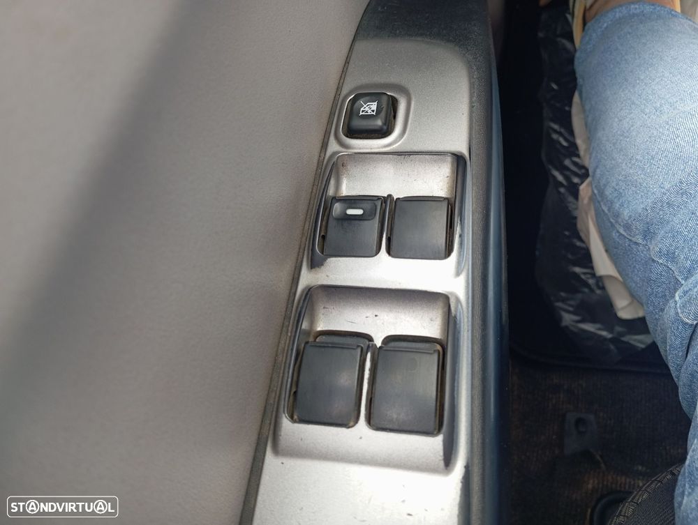 Mitsubishi L200 2.5 DI-D CD Invite AC 4WD - 11