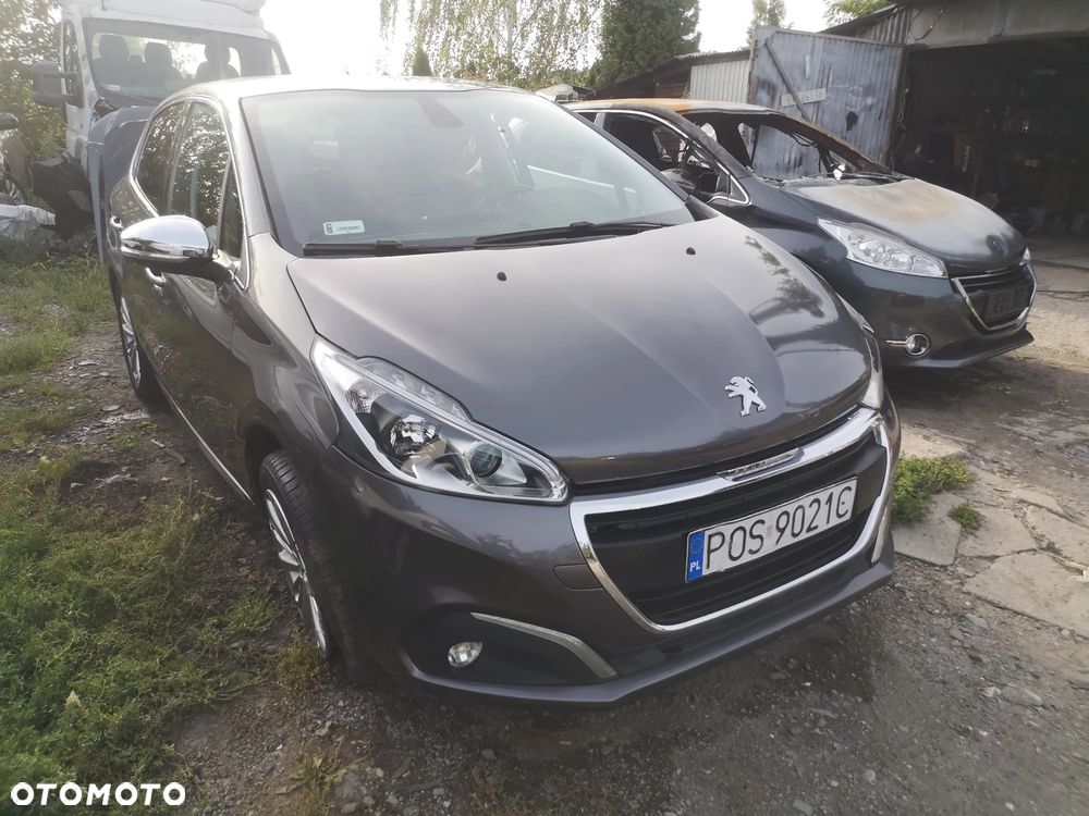 Peugeot 208 - 24