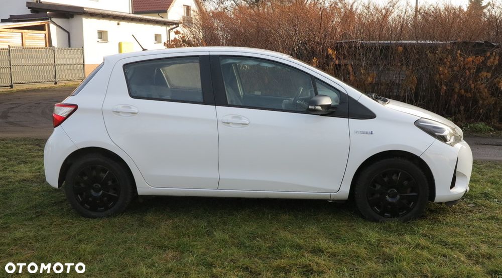 Toyota Yaris Hybrid 100 Active EU6 - 4