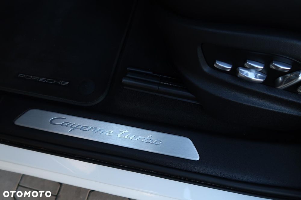 Porsche Cayenne Coupe Turbo - 16