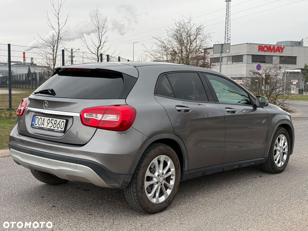 Mercedes-Benz GLA - 4