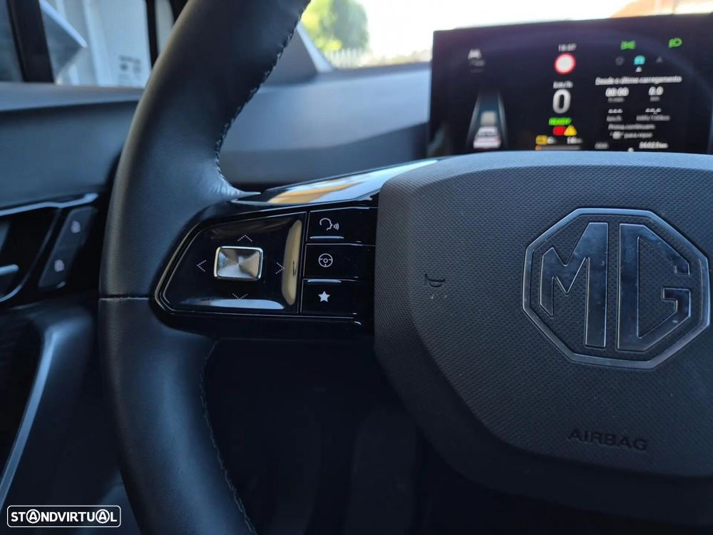 MG MG4 64 kWh Luxury - 21