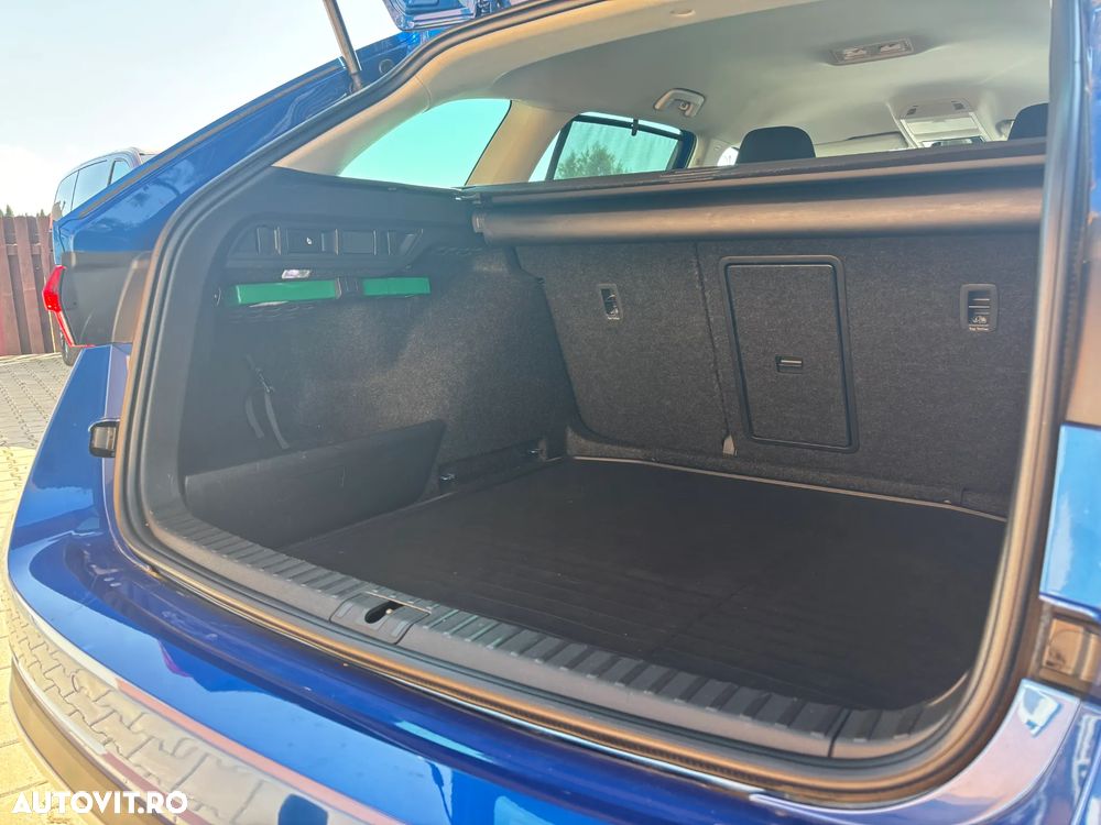 Skoda Octavia Combi 2.0 TDI DSG 4x4 Scout First Edition - 8