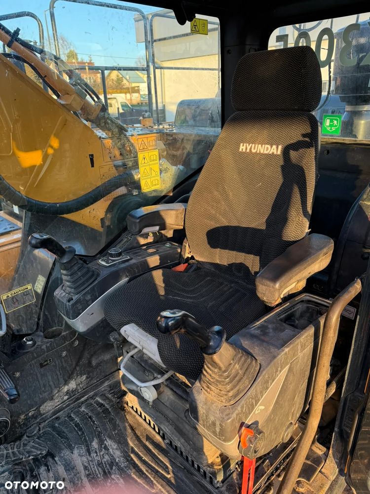 Hyundai HX 300 L - 10