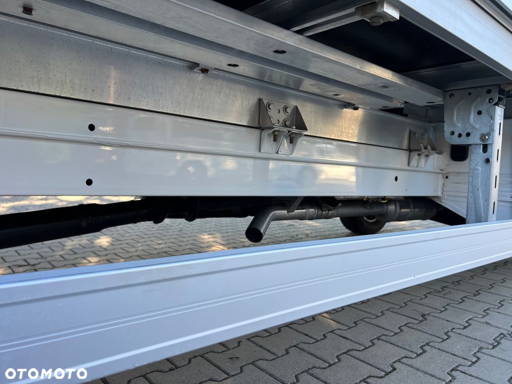 Mercedes-Benz Sprinter - 10