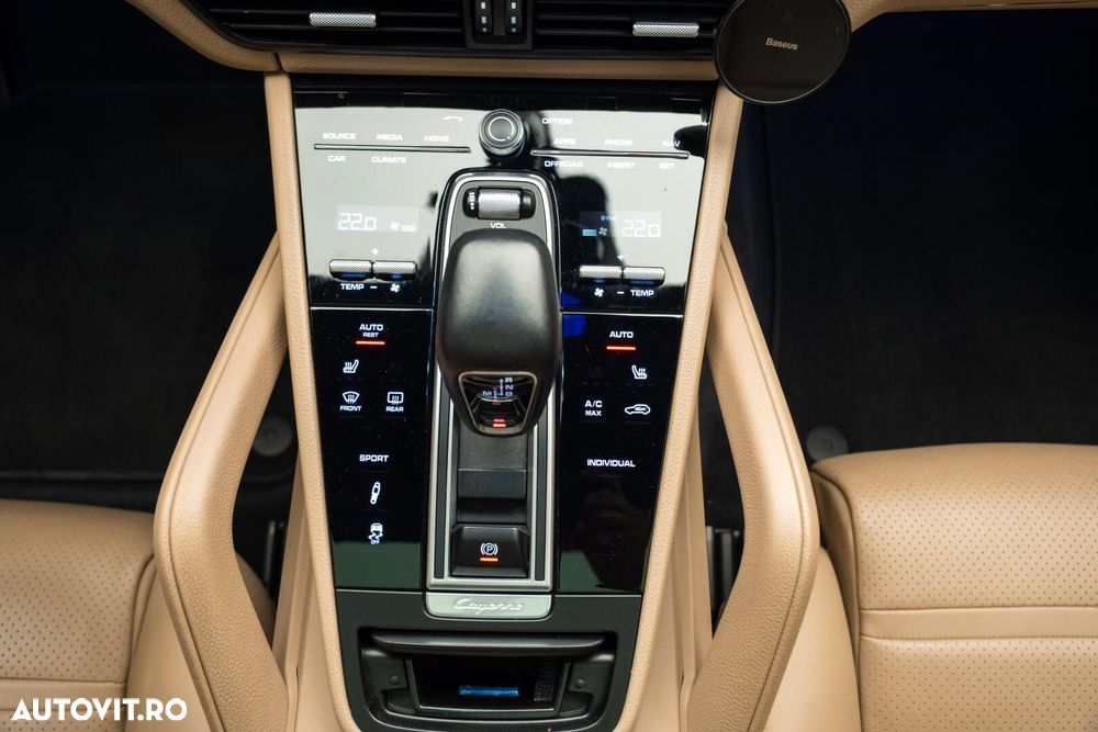 Porsche Cayenne - 14