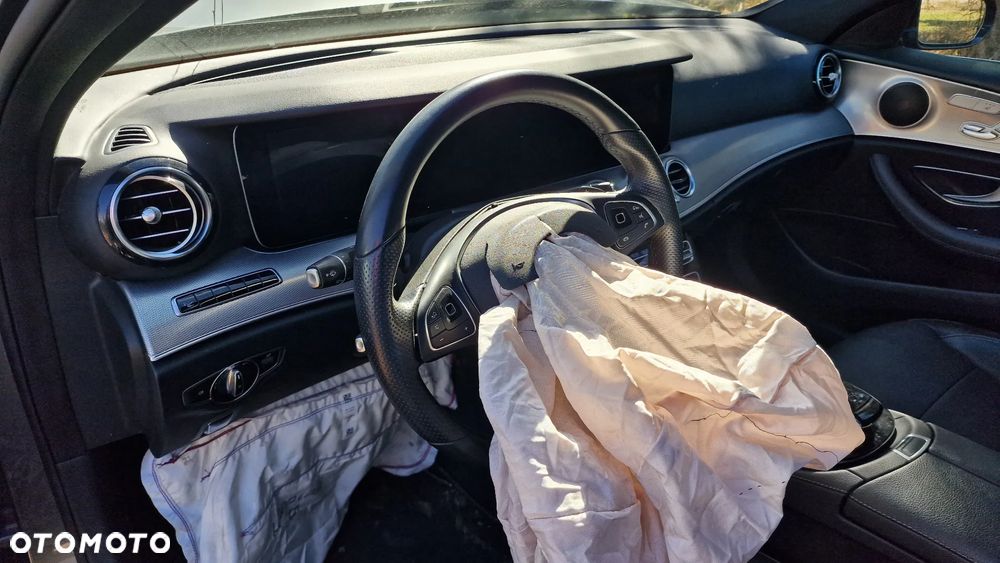 Mercedes-Benz Klasa E 200 4Matic 9G-TRONIC - 9