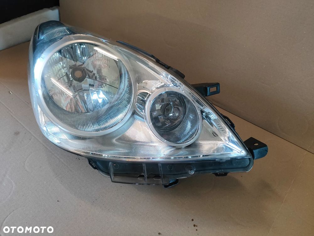 NISSAN NOTE I LIFT 10- LAMPA PRAWY PRZÓD ANGLIA UK - 11