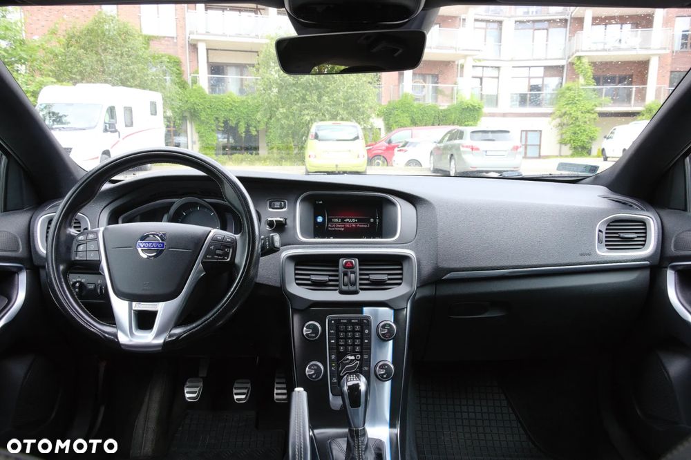 Volvo V40 D4 Drive-E R-Design Summum - 9