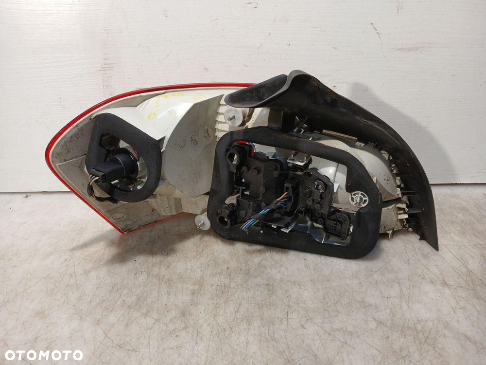 LAMPA TYŁ TYLNA PRAWA BMW 1 E82 E88 COUPE CABRIO 7285642-01 - 2