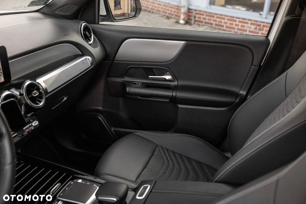 Mercedes-Benz GLB 200 7G-DCT - 24