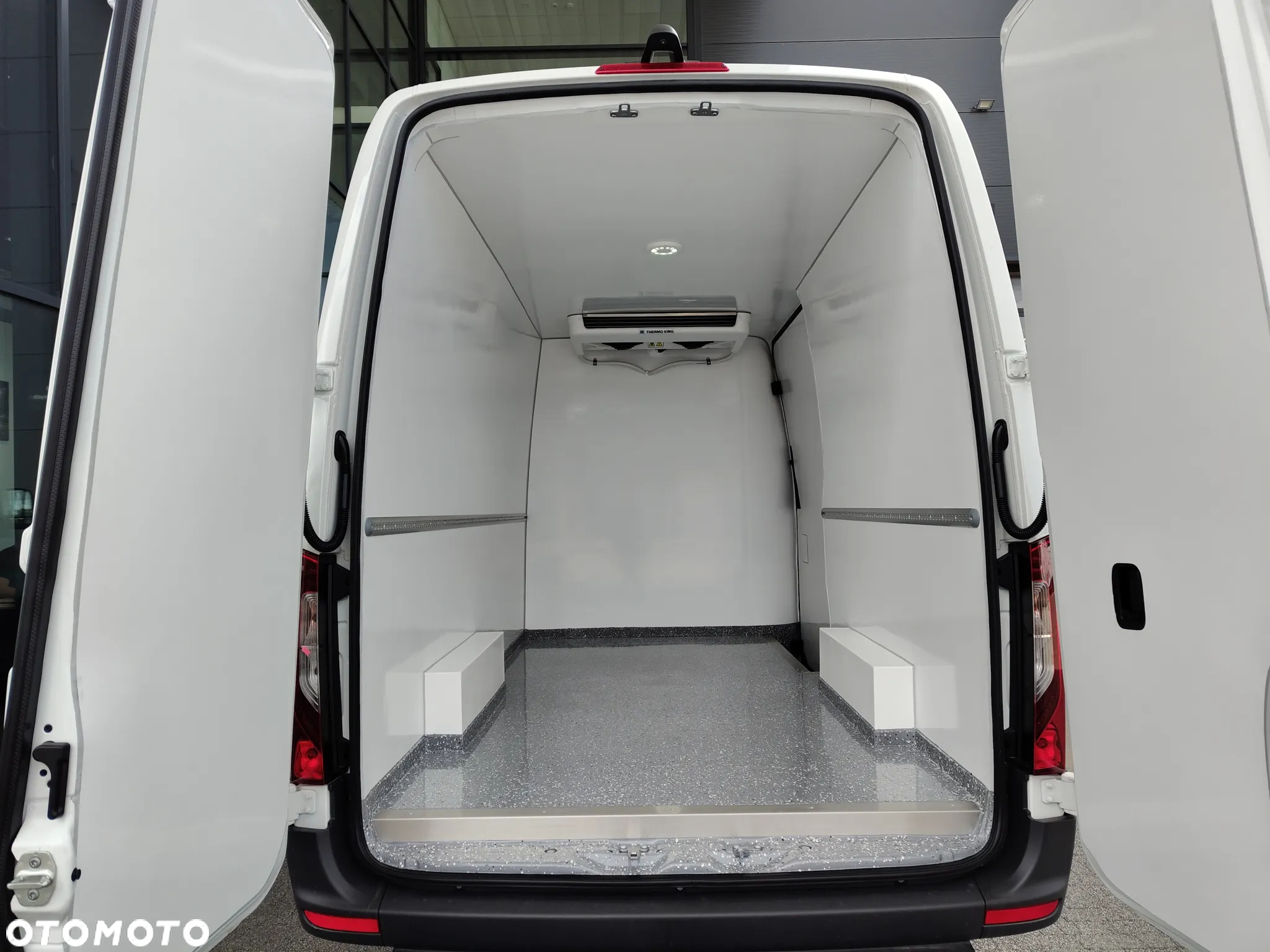 Mercedes-Benz Sprinter - 28