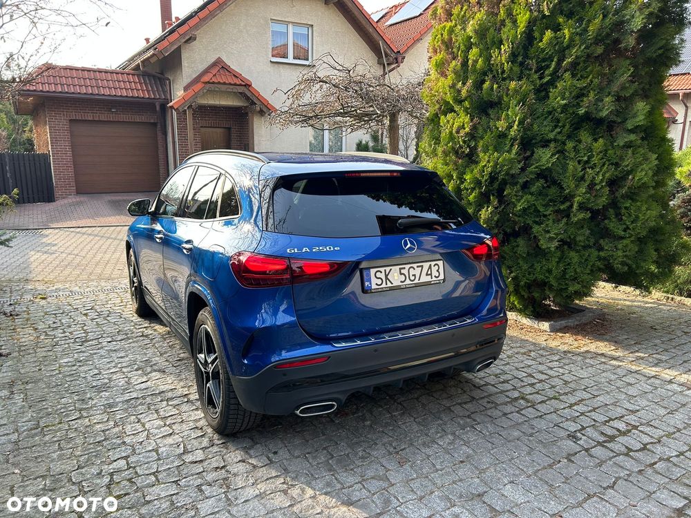 Mercedes-Benz GLA 250e AMG Line - 3