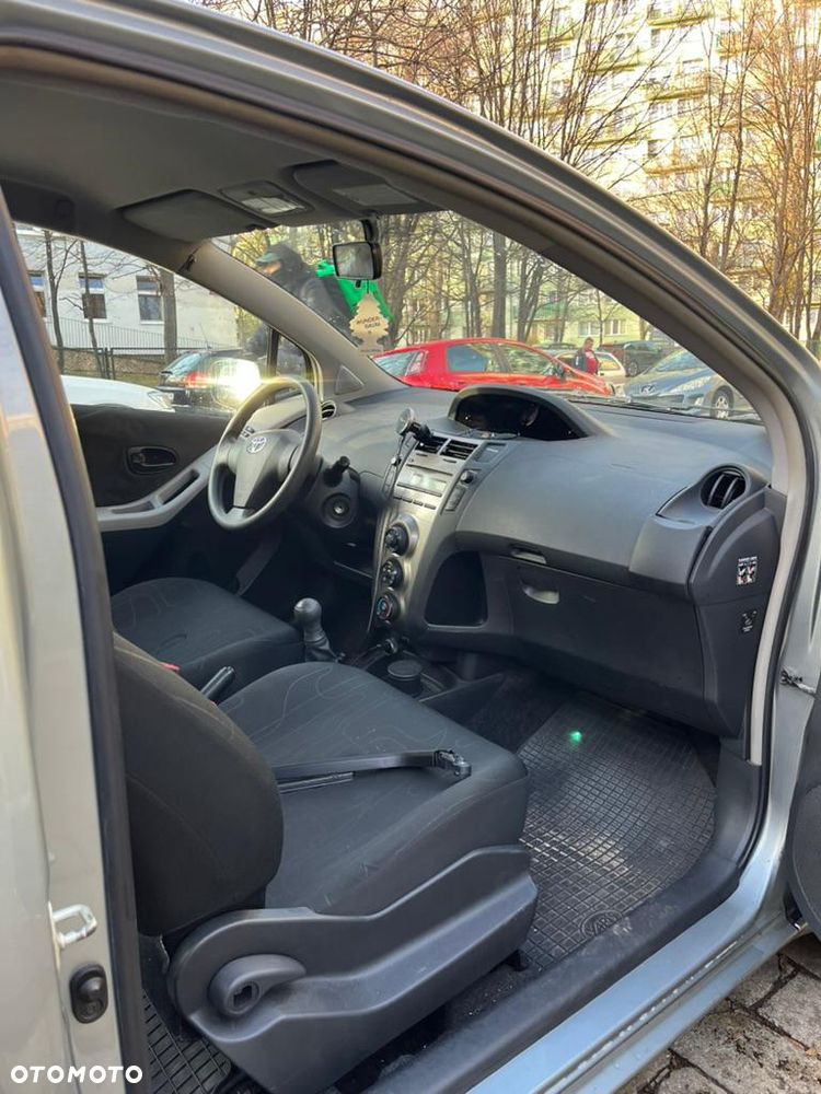 Toyota Yaris 1.0 Entry - 5