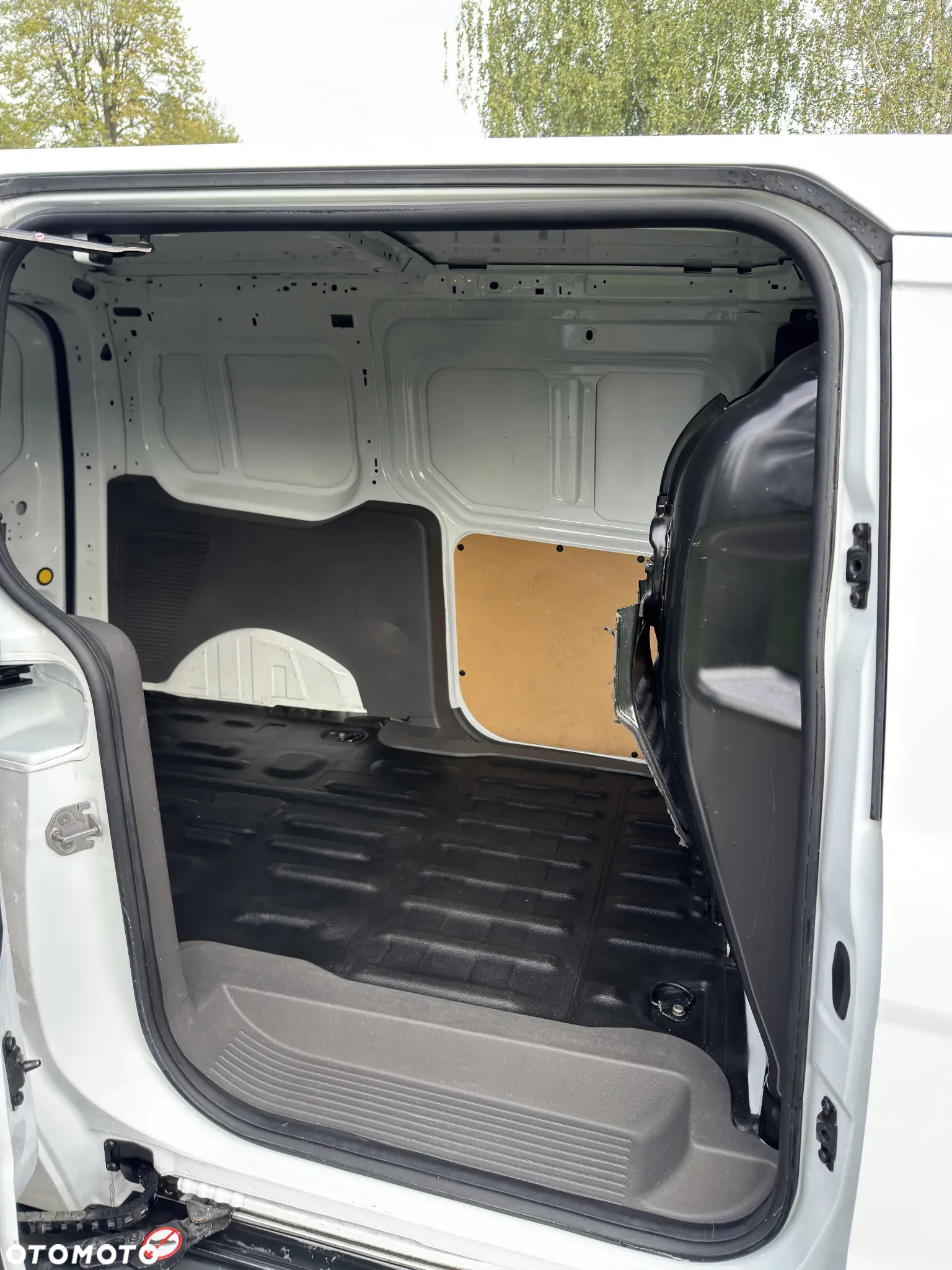 Ford Transit Connect - 13