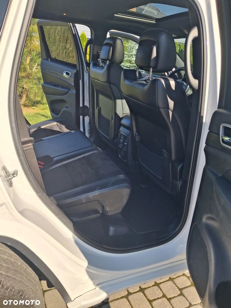Jeep Grand Cherokee - 11