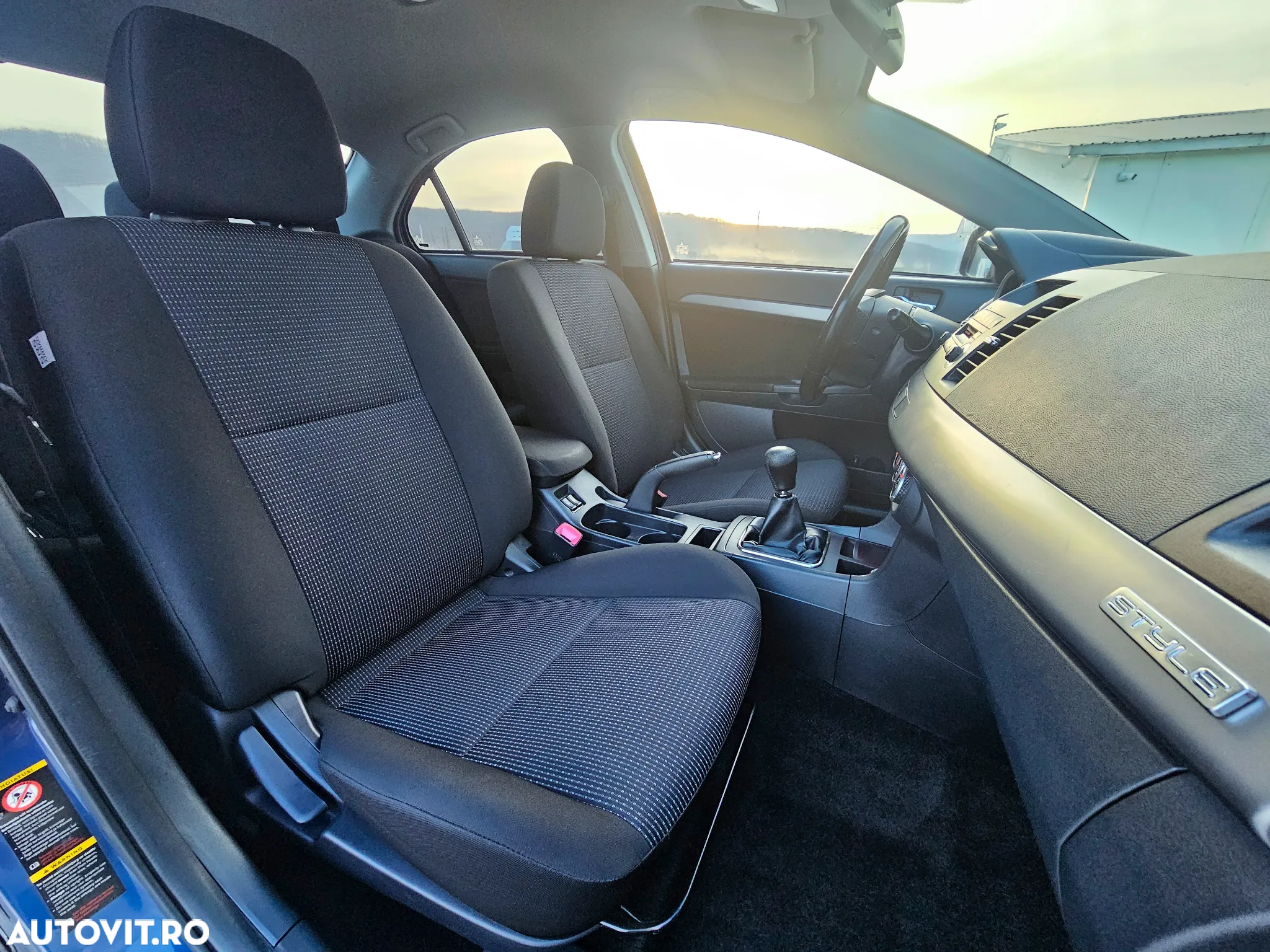 Mitsubishi Lancer 1.5 - 11