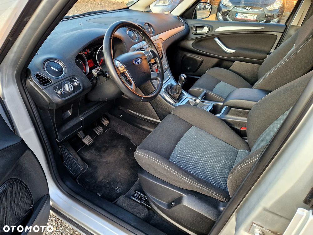 Ford S-Max - 12