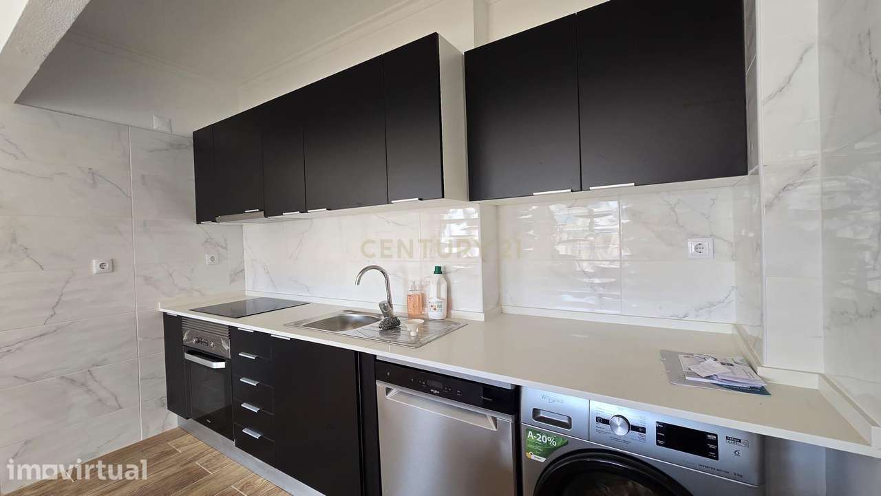 Apartamento T1 remodelado - Centro Costa de Caparica - Grande imagem: 3/9