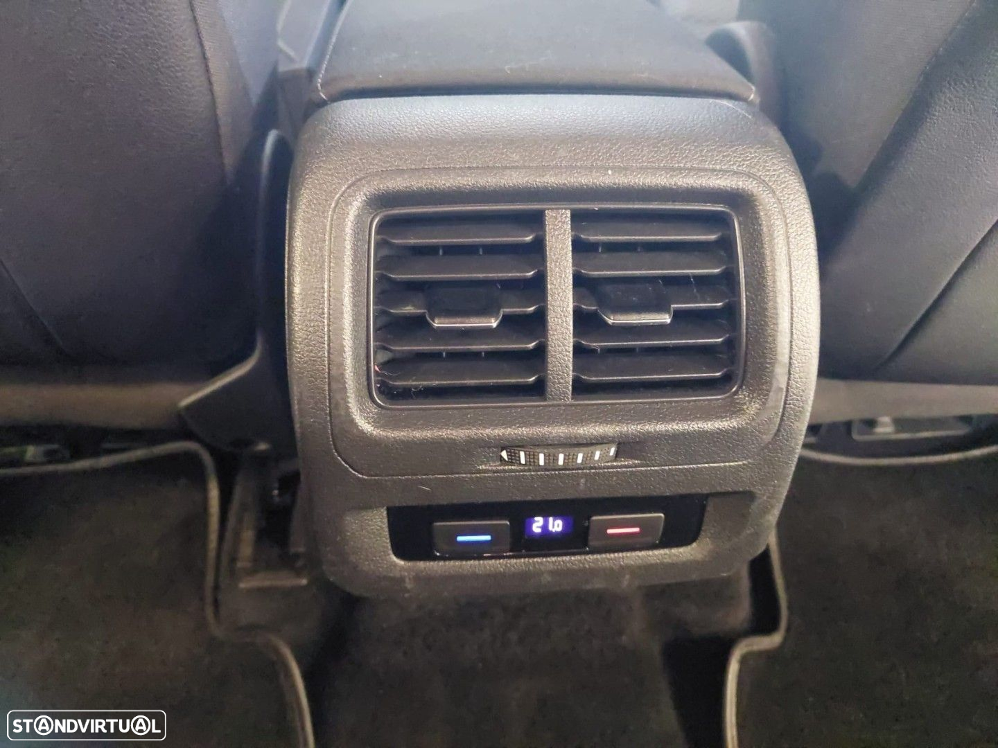 VW Touran 1.6 TDI Confortline DSG - 21