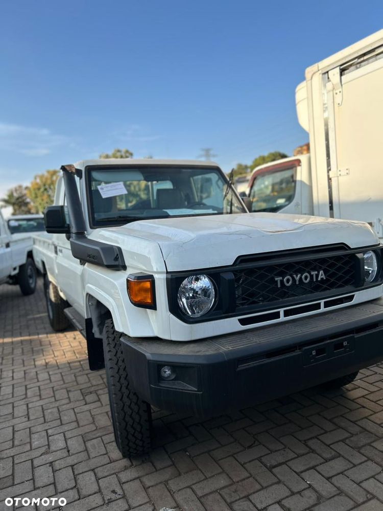 Toyota Land Cruiser - 7