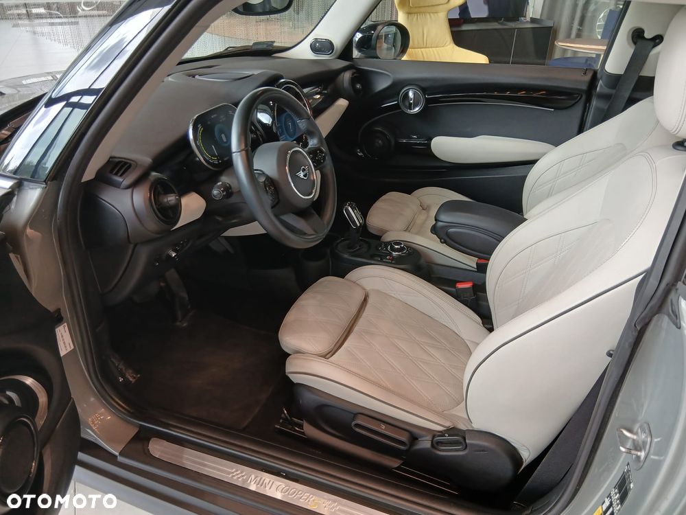 MINI Cooper SE Electric Trim - 16