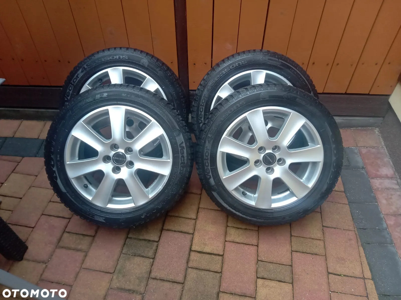 Toyota Avensis 1.8 VVT-i Sol - 16
