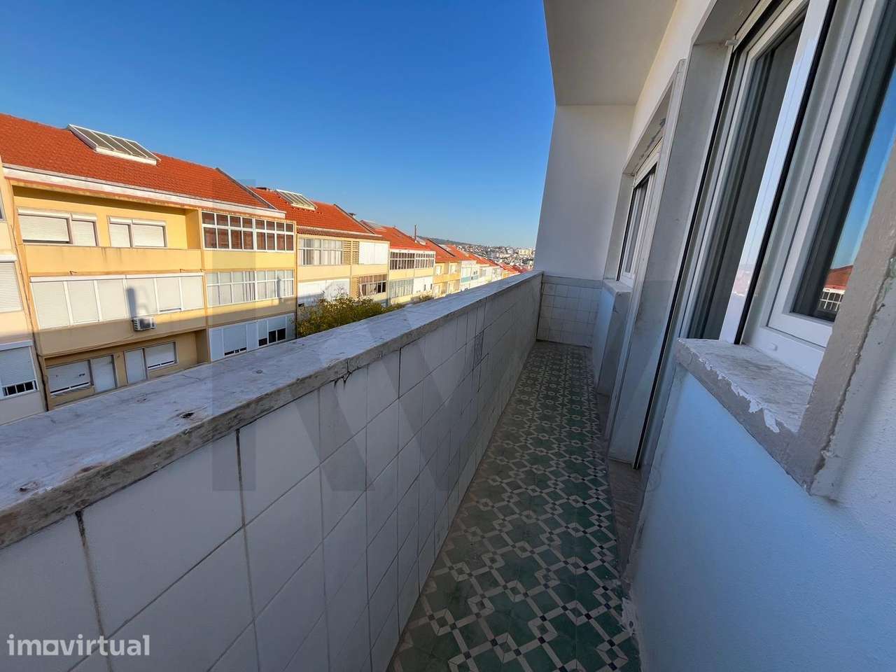 Remodelado com Varanda no Centro da Amadora - Grande imagem: 2/12