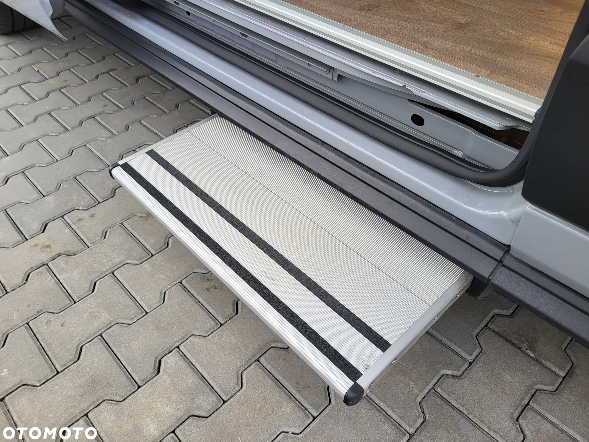 LMC INNOVAN 590 - Kampervan dla 2-3 osób - 13