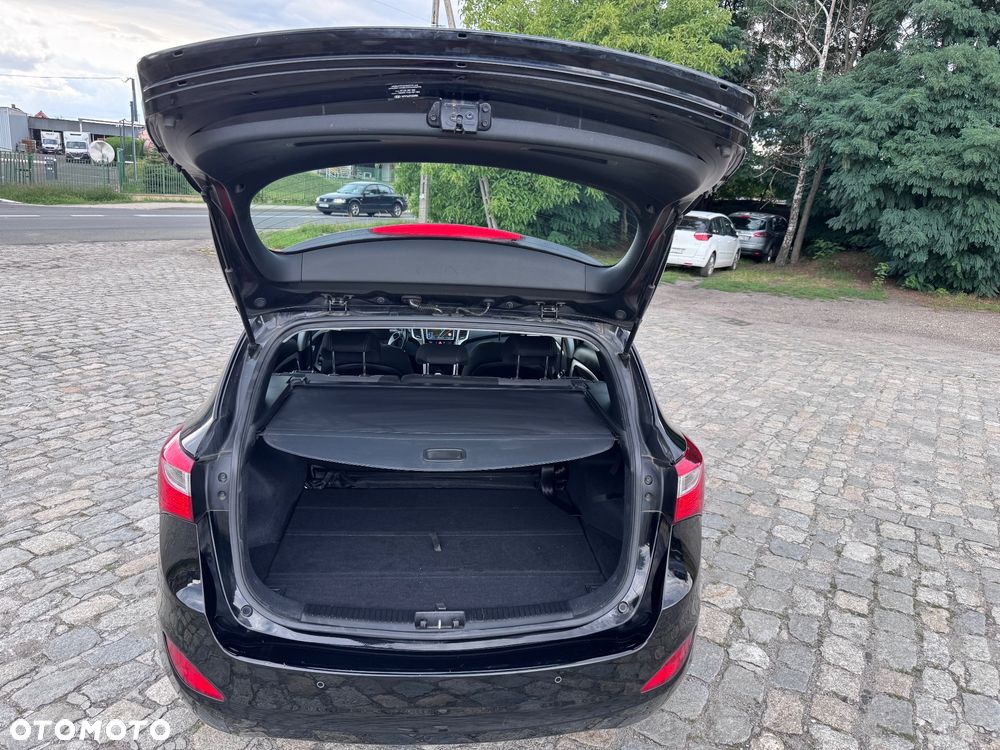 Hyundai i30 i30cw 1.6 CRDi Fifa World Cup Edition - 27