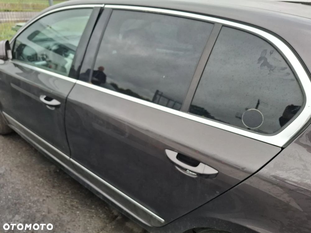 drzwi lewe tył tylnie skoda superb II 9203 - 1