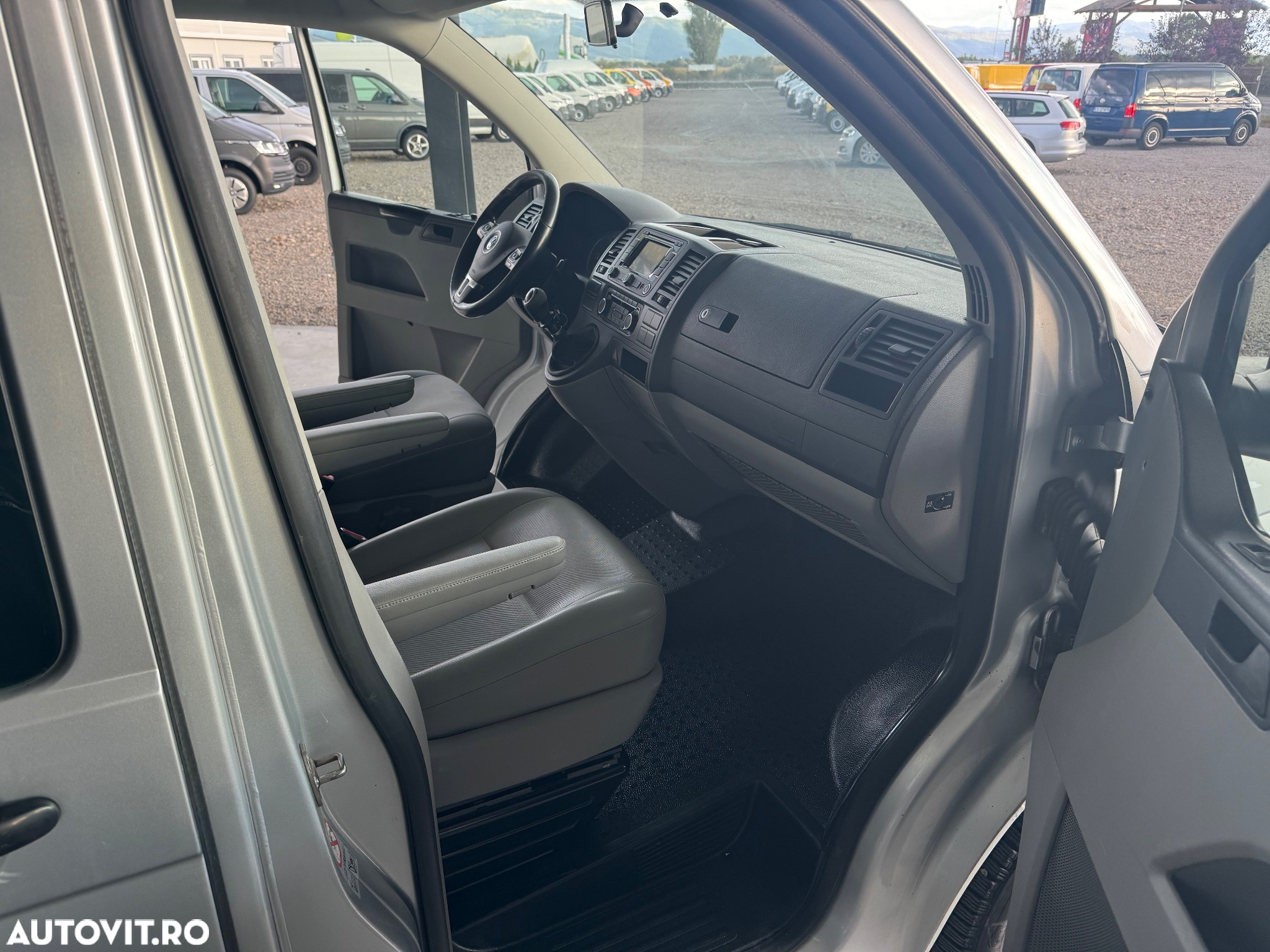 Volkswagen Caravelle - 15