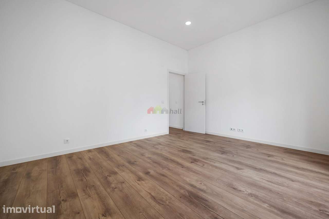Prédio Remodelado com 3 frações no Centro Histórico de Tomar - Grande imagem: 4/38