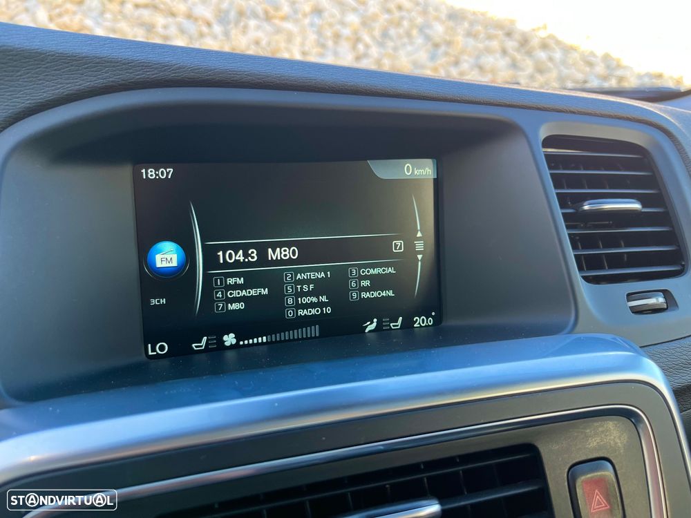 Volvo V60 D6 Plug-In-Hybrid AWD Geartronic Summum - 37