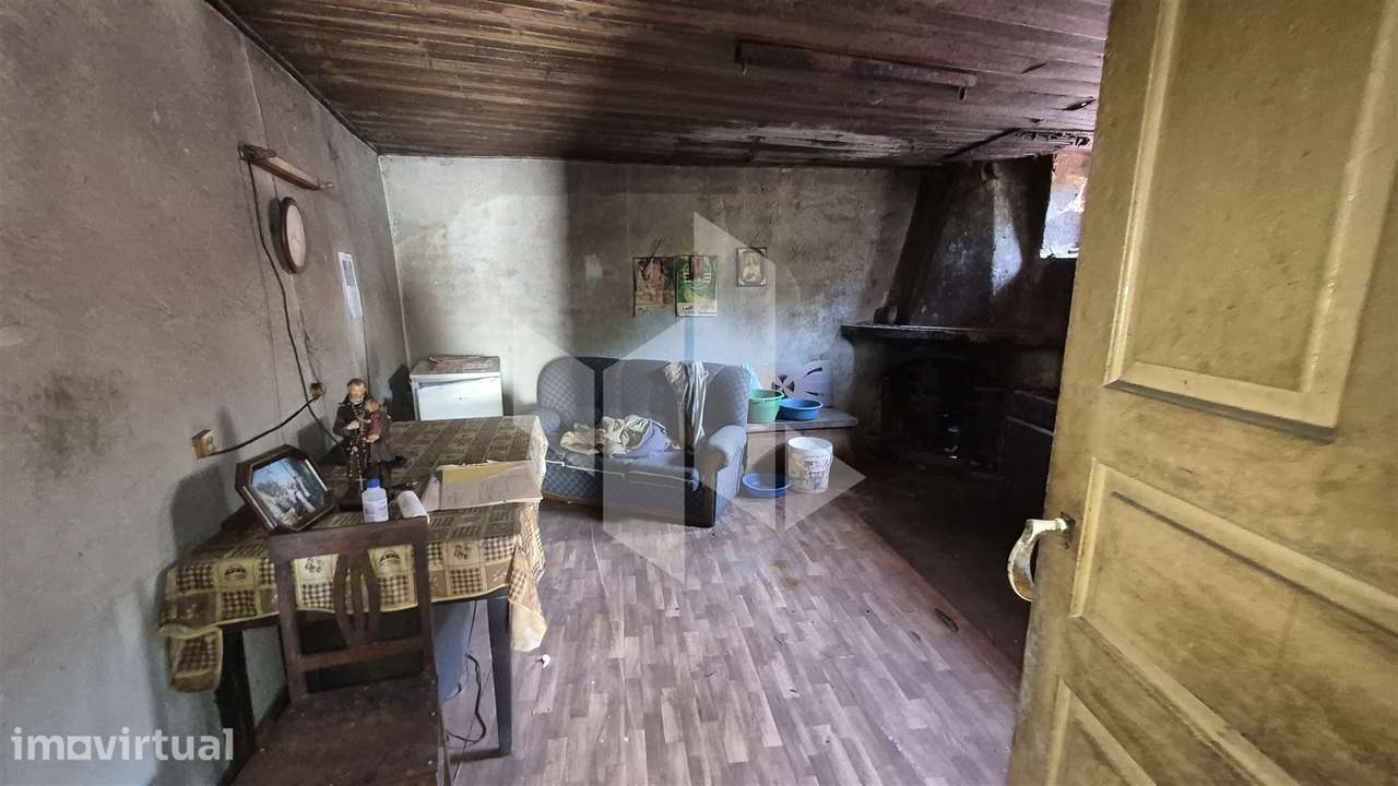 Moradia Devoluta T2 Venda em Mouraz e Vila Nova da Rainha,Tondela - Grande imagem: 2/6