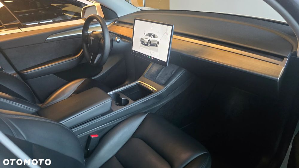 Tesla Model Y - 26