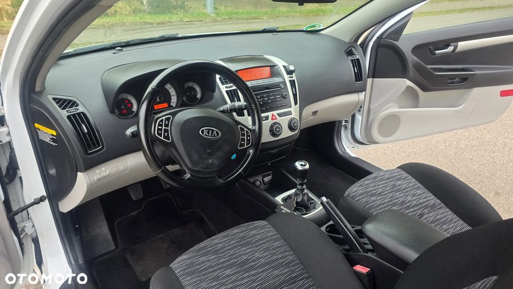 Kia Ceed 1.6 CVVT LX - 28