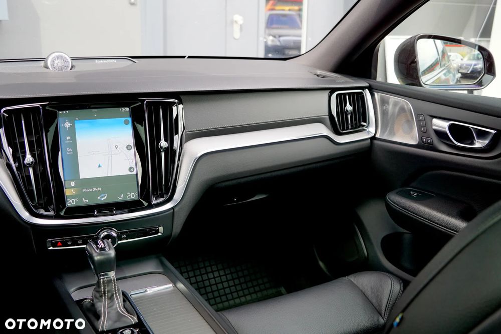 Volvo V60 T6 AWD R-Design - 28