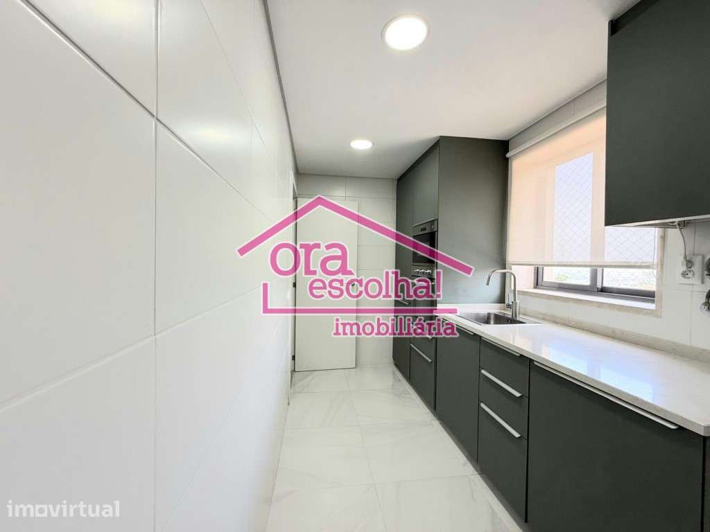 Apartamento T4 Duplex Remodelado no Lumiar! - Grande imagem: 2/23