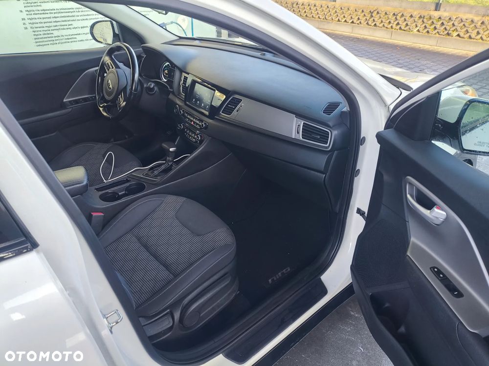 Kia Niro 1.6 GDI HEV 2WD OPF Edition 7 - 6