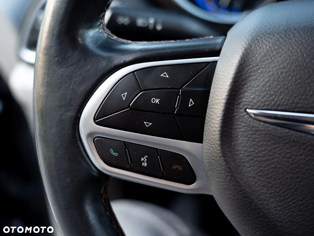 Chrysler Pacifica - 38