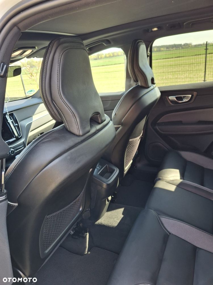 Volvo XC 60 B4 D AWD Plus Dark - 12