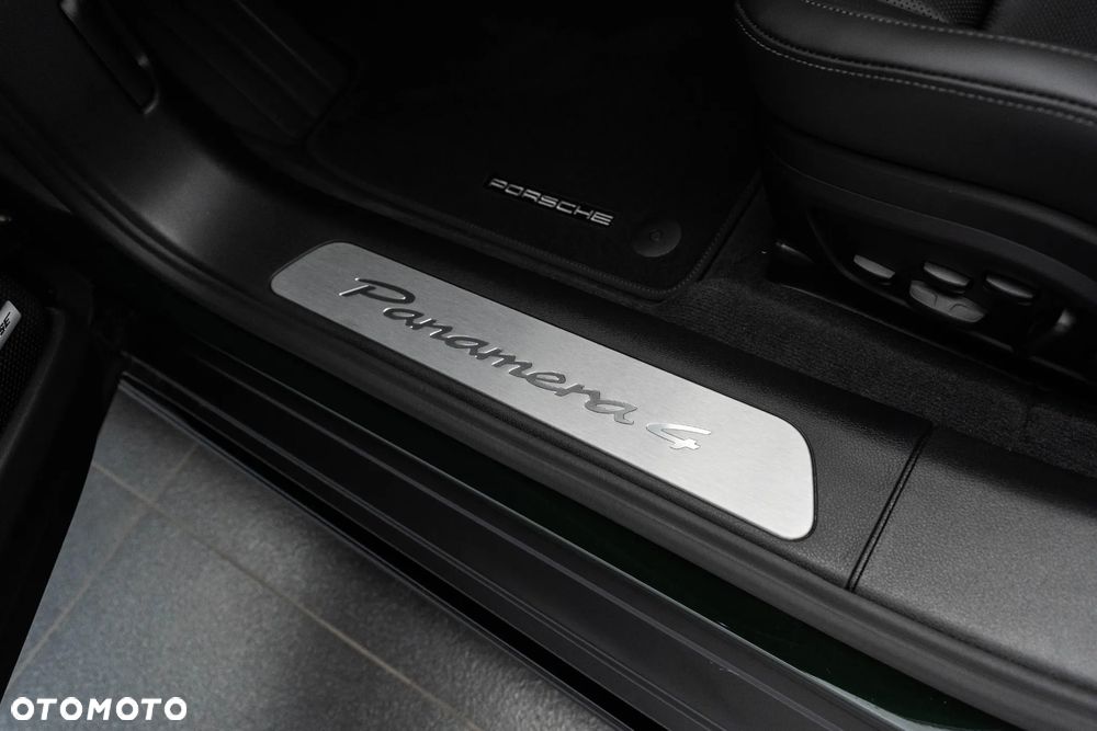 Porsche Panamera 4 - 24